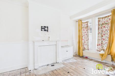 2 bedroom End of terrace house for sale in Dorset Street, Kingston upon Hull, HU4