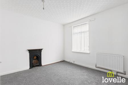 2 bedroom Terraced House to let in Myrtle Avenue, Kingston upon Hull, HU9