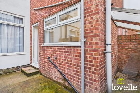 2 bedroom Terraced House to let in Myrtle Avenue, Kingston upon Hull, HU9