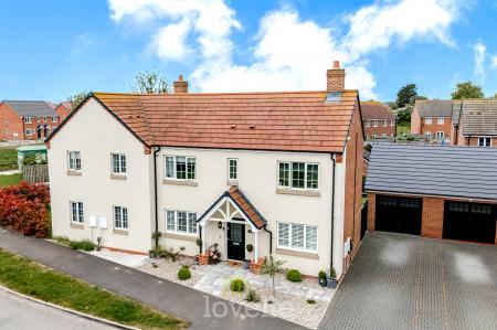 3 bedroom Semi-detached house for sale in Alder Avenue, Humberston, DN36