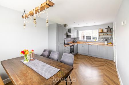 3 bedroom Semi-detached house for sale in Alder Avenue, Humberston, DN36