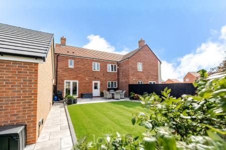 3 bedroom Semi-detached house for sale in Alder Avenue, Humberston, DN36