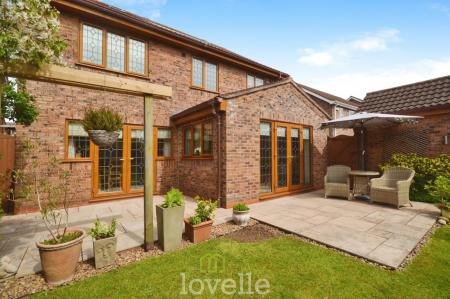 4 bedroom Detached house for sale in Cheltenham Way, Cleethorpes, DN35