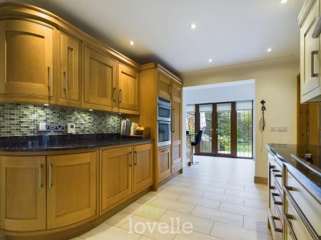 4 bedroom Detached house for sale in Cheltenham Way, Cleethorpes, DN35