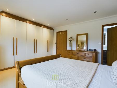 4 bedroom Detached house for sale in Cheltenham Way, Cleethorpes, DN35