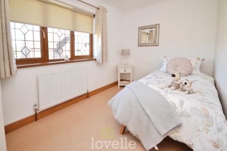 4 bedroom Detached house for sale in Cheltenham Way, Cleethorpes, DN35