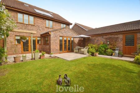 4 bedroom Detached house for sale in Cheltenham Way, Cleethorpes, DN35