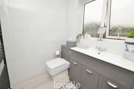 4 bedroom Detached house for sale in Dunbar Avenue, New Waltham, DN36