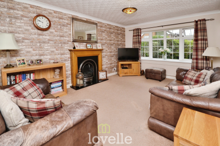 4 bedroom Detached house for sale in Dunbar Avenue, New Waltham, DN36