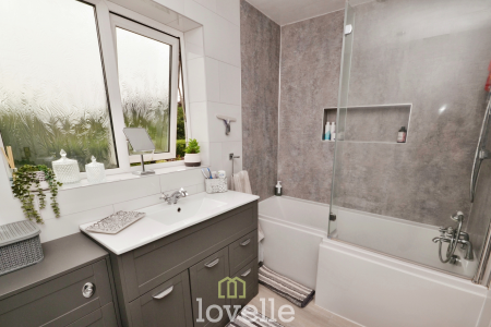 4 bedroom Detached house for sale in Dunbar Avenue, New Waltham, DN36