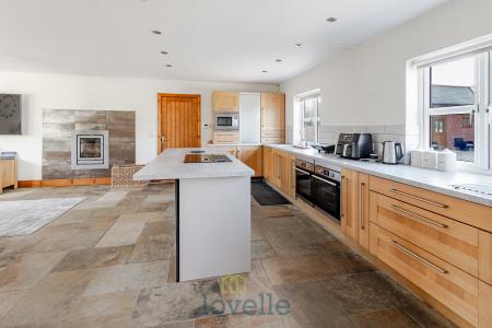 5 bedroom Detached house for sale in Humberston Road, Tetney, DN36