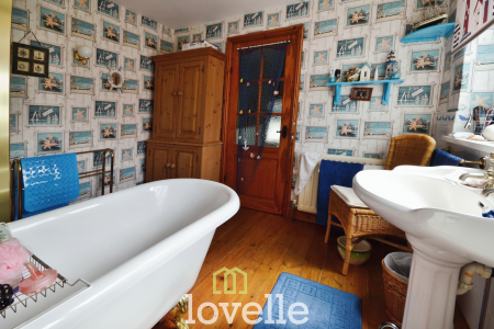 4 bedroom Detached house for sale in Ings Lane, North Cotes, DN36