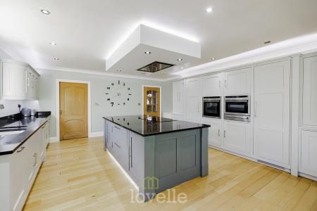 4 bedroom Detached house for sale in Kempton Vale, Cleethorpes, DN35