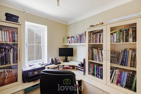 4 bedroom Detached house for sale in Kempton Vale, Cleethorpes, DN35