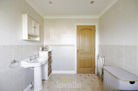 4 bedroom Detached house for sale in Kempton Vale, Cleethorpes, DN35