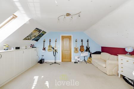 4 bedroom Detached house for sale in Kempton Vale, Cleethorpes, DN35