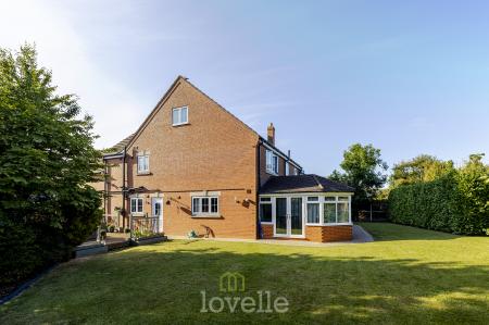 4 bedroom Detached house for sale in Kempton Vale, Cleethorpes, DN35