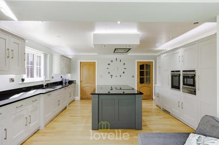 4 bedroom Detached house for sale in Kempton Vale, Cleethorpes, DN35