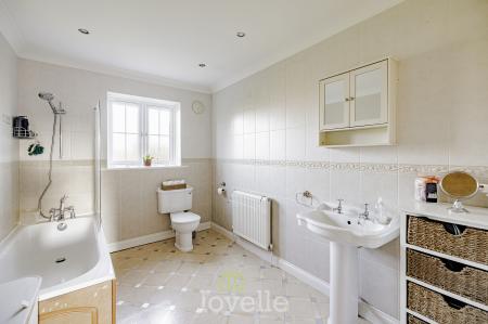 4 bedroom Detached house for sale in Kempton Vale, Cleethorpes, DN35