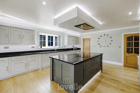 4 bedroom Detached house for sale in Kempton Vale, Cleethorpes, DN35