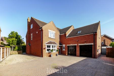 4 bedroom Detached house for sale in Kempton Vale, Cleethorpes, DN35