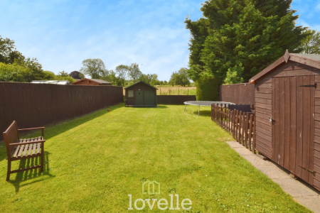 5 bedroom Detached house for sale in Lock Road, North Cotes, DN36