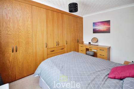 5 bedroom Detached house for sale in Lock Road, North Cotes, DN36