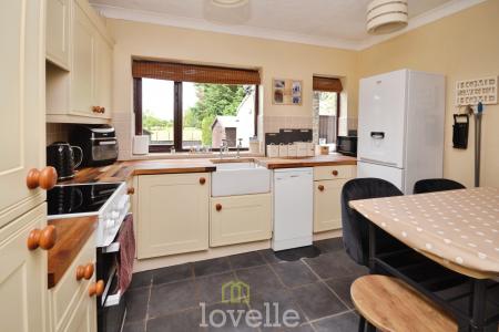5 bedroom Detached house for sale in Lock Road, North Cotes, DN36