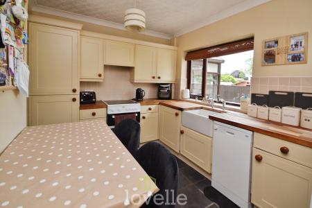 5 bedroom Detached house for sale in Lock Road, North Cotes, DN36