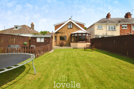 5 bedroom Detached house for sale in Lock Road, North Cotes, DN36
