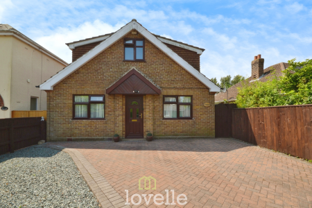 5 bedroom Detached house for sale in Lock Road, North Cotes, DN36
