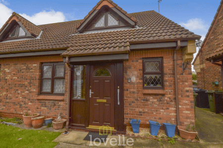 1 bedroom Semi-detached bungalow for sale in Meadow View, Cleethorpes, DN35