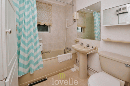 1 bedroom Semi-detached bungalow for sale in Meadow View, Cleethorpes, DN35