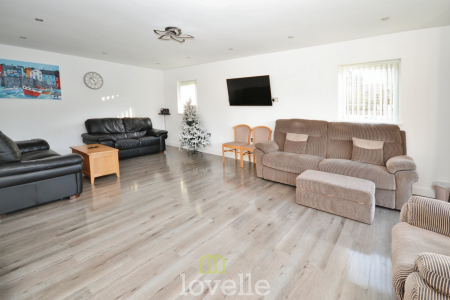 5 bedroom Detached house for sale in Poplars Close, New Waltham, DN36