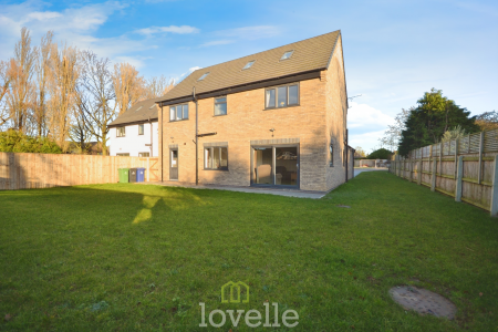 5 bedroom Detached house for sale in Poplars Close, New Waltham, DN36