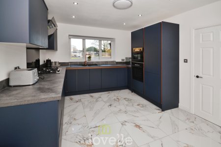 5 bedroom Detached house for sale in Poplars Close, New Waltham, DN36