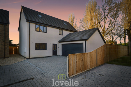 5 bedroom Detached house for sale in Poplars Close, New Waltham, DN36