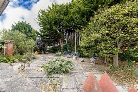 4 bedroom Detached house for sale in Queens Parade, Cleethorpes, DN35