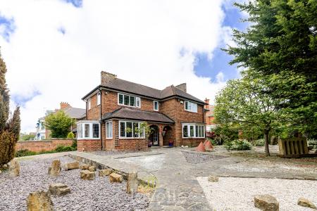 4 bedroom Detached house for sale in Queens Parade, Cleethorpes, DN35