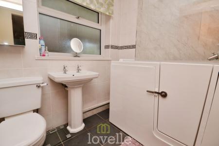 3 bedroom Semi-detached bungalow for sale in St Lukes Grove, Humberston, DN36