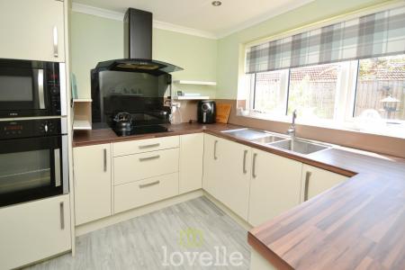 3 bedroom Semi-detached bungalow for sale in St Lukes Grove, Humberston, DN36