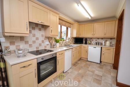 3 bedroom Detached house for sale in Swaby Close, Marshchapel, DN36