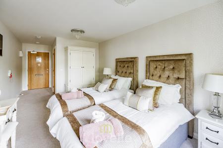 1 bedroom Apartment for sale in Taylors Avenue, Cleethorpes, DN35