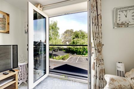 1 bedroom Apartment for sale in Taylors Avenue, Cleethorpes, DN35