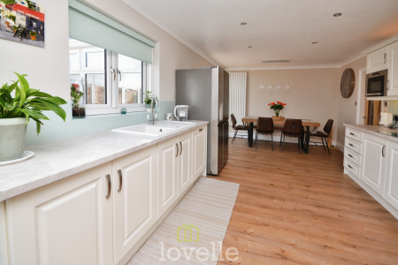 3 bedroom Bungalow for sale in Tetney Road, Humberston, DN36