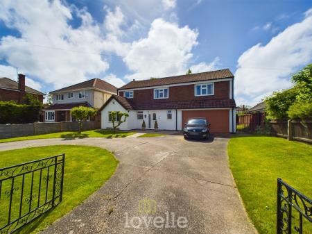 4 bedroom Detached house for sale in Walk Lane, Humberston, DN36