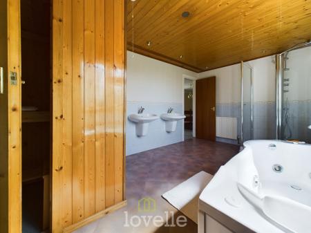 4 bedroom Detached house for sale in Walk Lane, Humberston, DN36