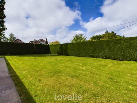 4 bedroom Detached house for sale in Walk Lane, Humberston, DN36