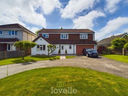 4 bedroom Detached house for sale in Walk Lane, Humberston, DN36