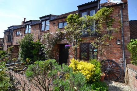 2 bedroom Cottage for sale in Whitehall Country Cottages, Cleethorpes, DN35